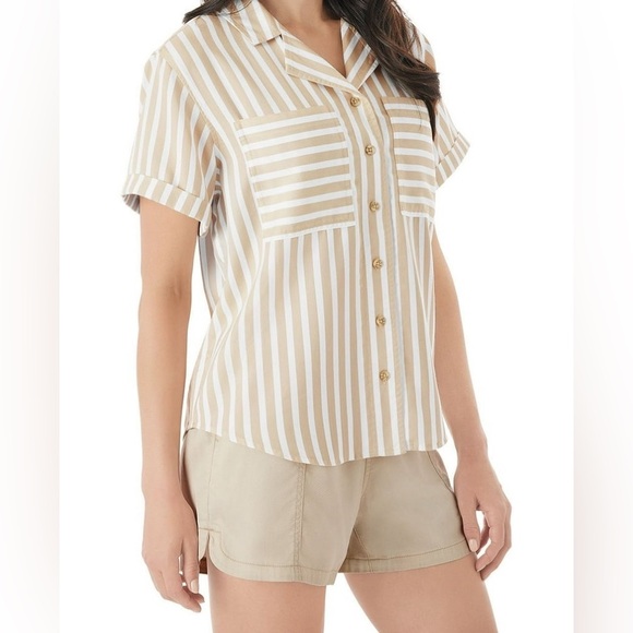 Women’s Button Up Shirt - Picture 4 of 6